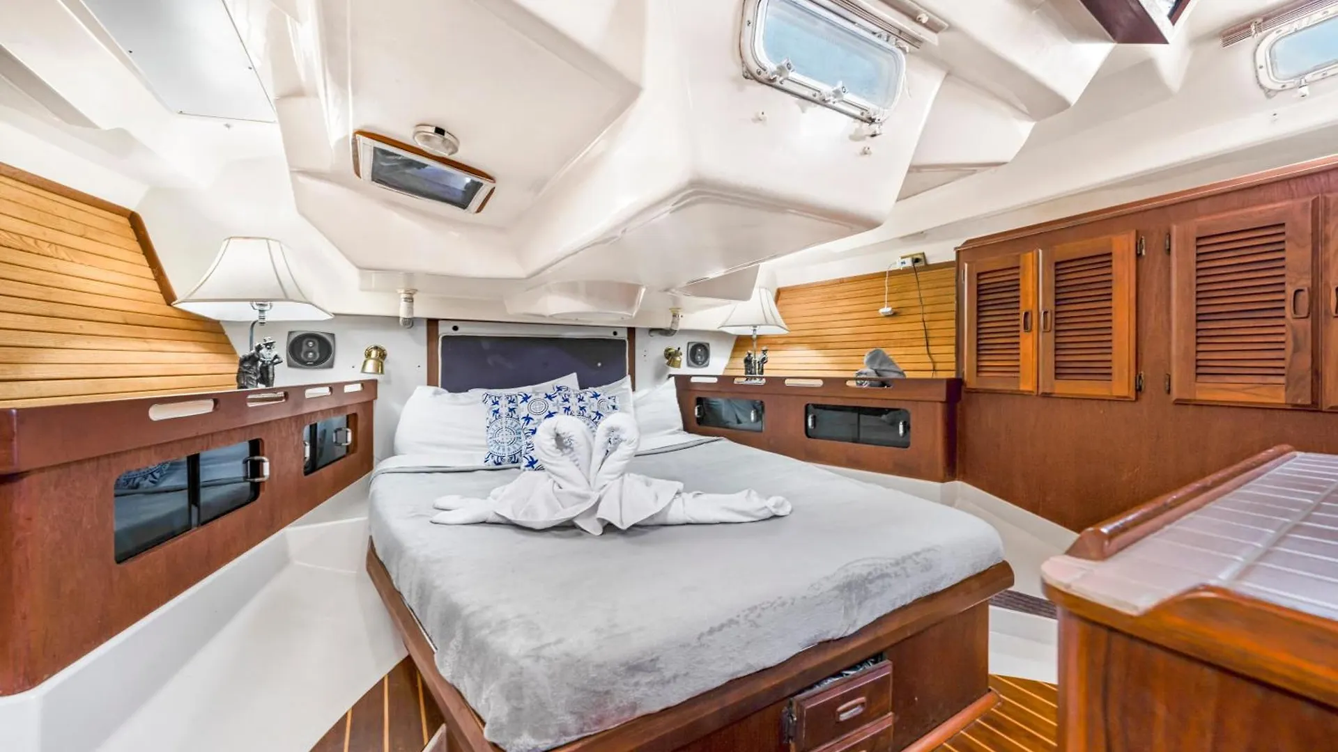 Botel Walk Barefoot To Beach! Private Sailboat At North End, Queen Bed, En-Suite Bath, Ac Isla Mujeres Mexico